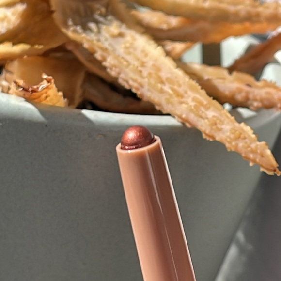 Laura Mercier - Caviar Stick Eye Shadow - Forbidden Rose - Picture 5 of 16